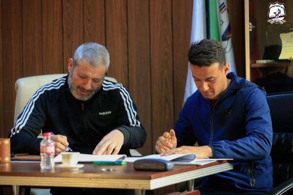 تجديد عقد بن عياد