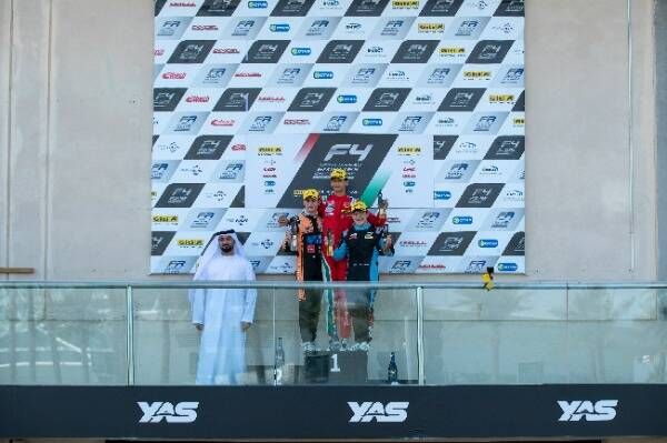 من مراسم التتويج