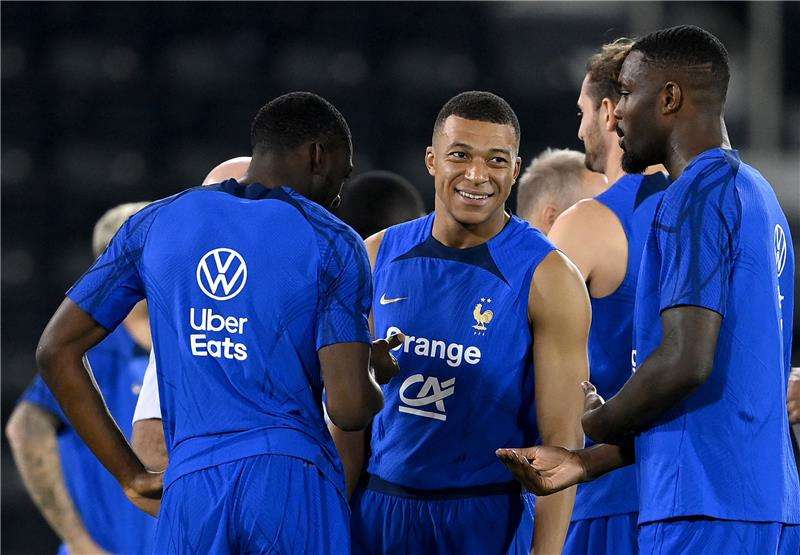 ماركوس تورام (يمين)