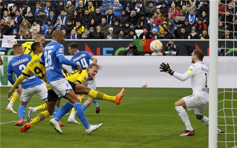 من لقاء دورتموند وهوفنهايم