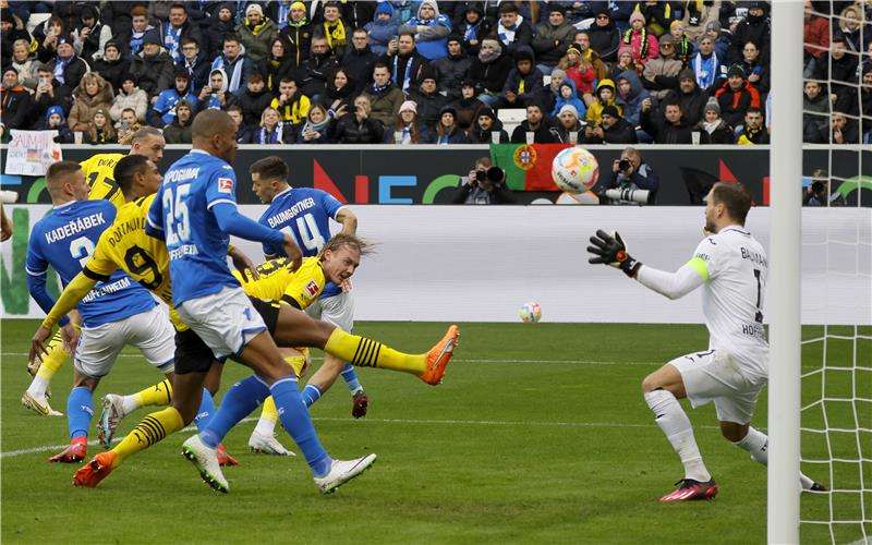 من لقاء دورتموند وهوفنهايم