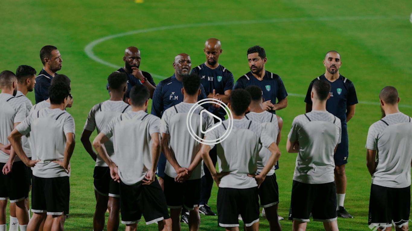 موسيماني مع لاعبي أهلي جدة