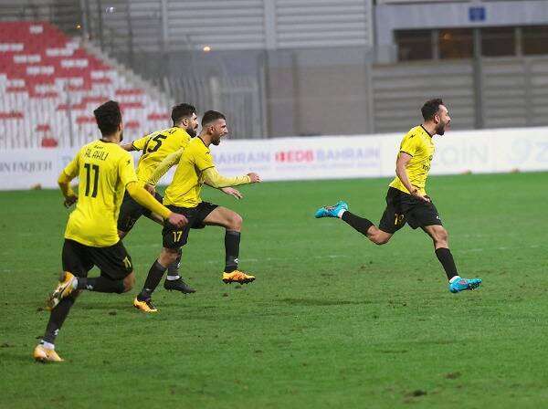 لاعبو الأهلي