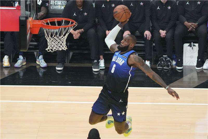 ليبرون جيمس