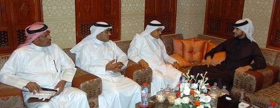 الشيخ ناصر بن حمد آل خليفة خلال استقباله لوفد الإتحاد الرياضي العسكري البحريني