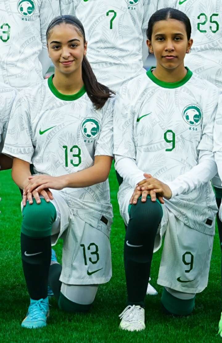 من اليسار ماريا باغفار وليان اليافعي