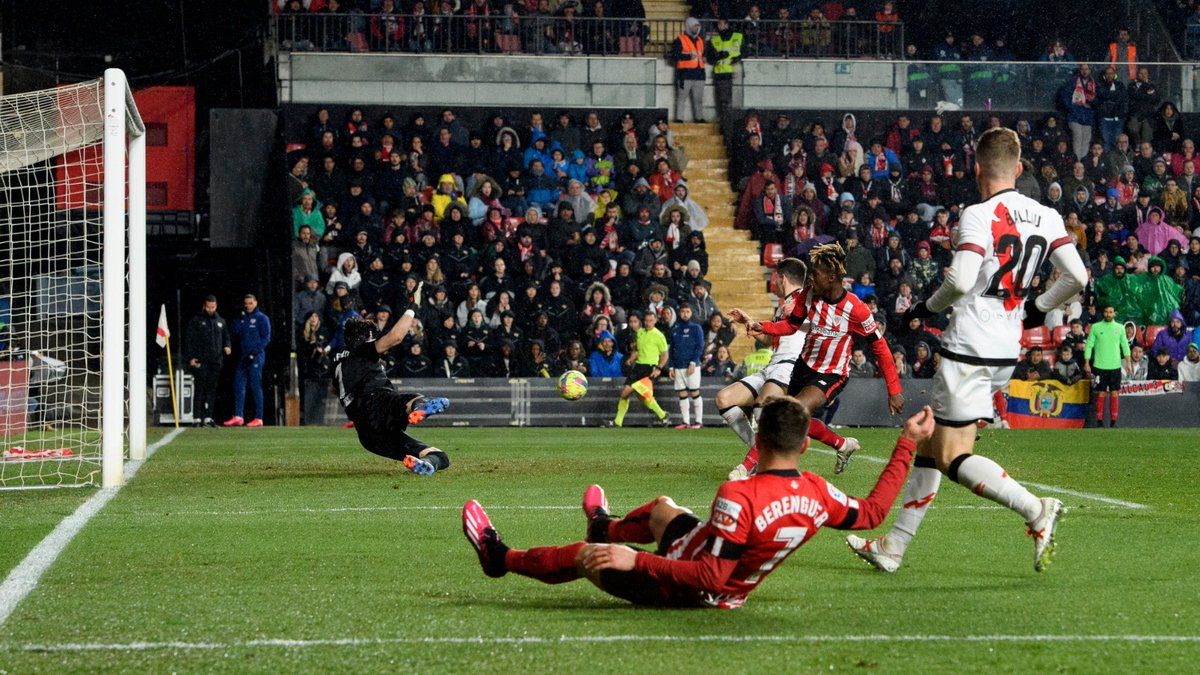 جانب من اللقاء (نقلا عن حساب الفريق علي تويتر)