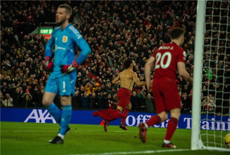 فرحة صلاح بهدفه الثاني في المباراة