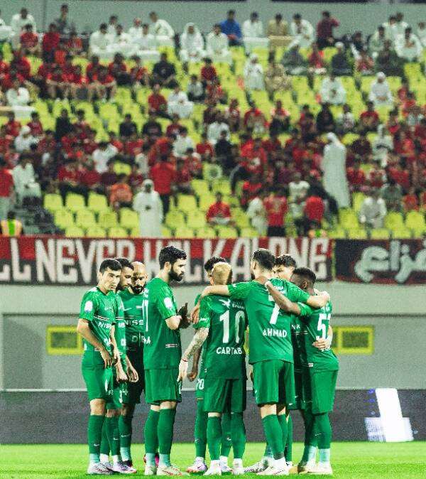 لاعبو شباب الأهلي