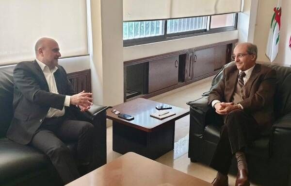 من الاجتماع