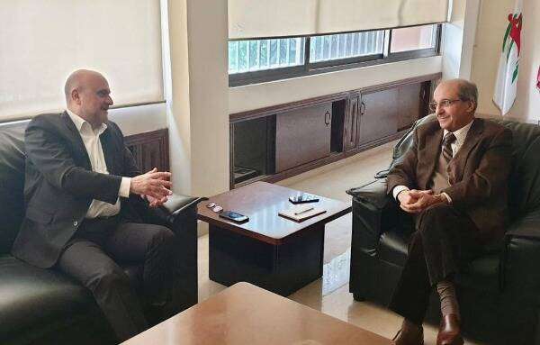 من الاجتماع