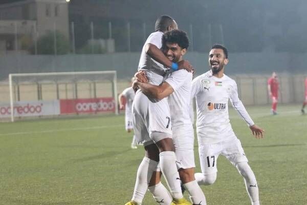 فرحة لاعبي شباب الخليل