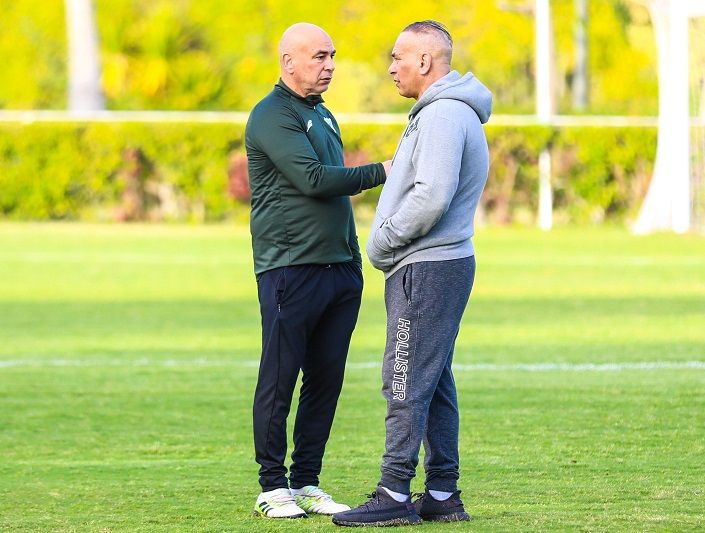 إبراهيم حسن (يمين)