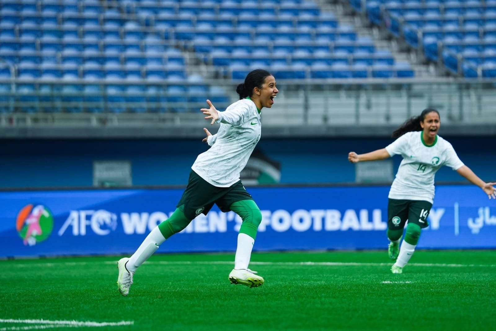 فرحة لاعبات السعودية