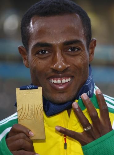 العداء الاثيوبي كنينيسا بيكيلي 