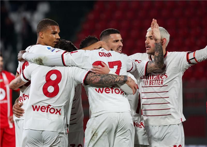 لاعبو ميلان