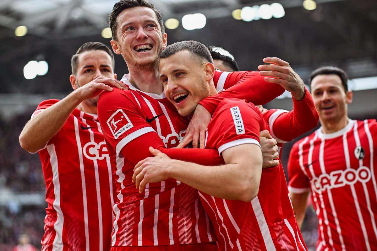 جانب من اللقاء (نقلا عن حساب الفريق على تويتر)