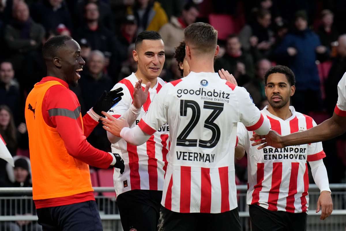 جانب من اللقاء (نقلا عن حساب الفريق علي تويتر)