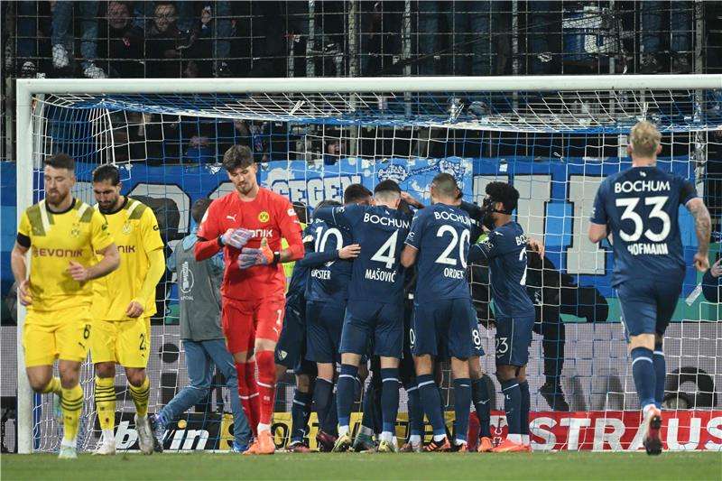 لاعبو بوخوم