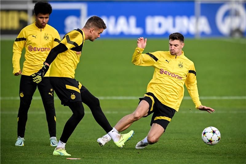 لاعبو دورتموند