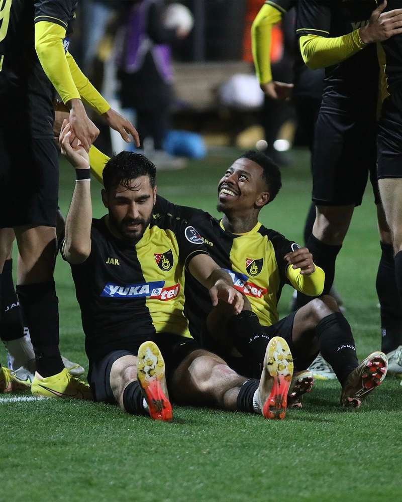 من اللقاء (نقلا عن حساب اسطنبول على تويتر)