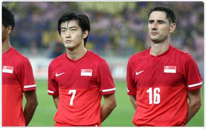 دانيال بينيت ( يمين )