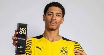 جادون سانشو بقميص بوروسيا دورتموند