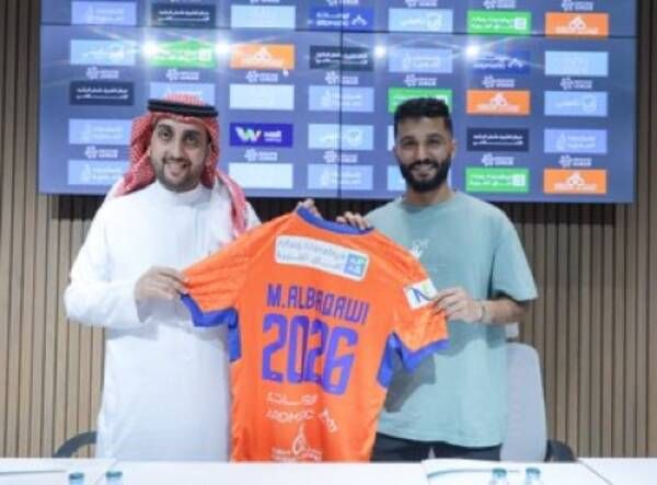 جانب من التوقيع