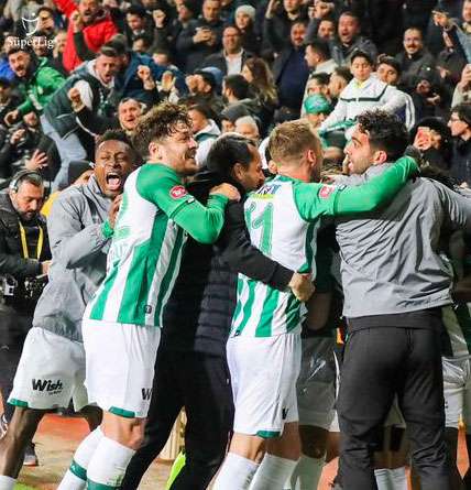 فرحة لاعبي قونيا سبور