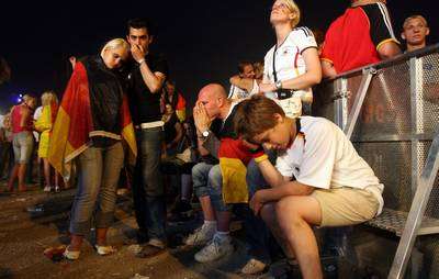 حسرة الهزيمة امام ايطاليا في دور (4) عصفت بالشوارع الالمانية