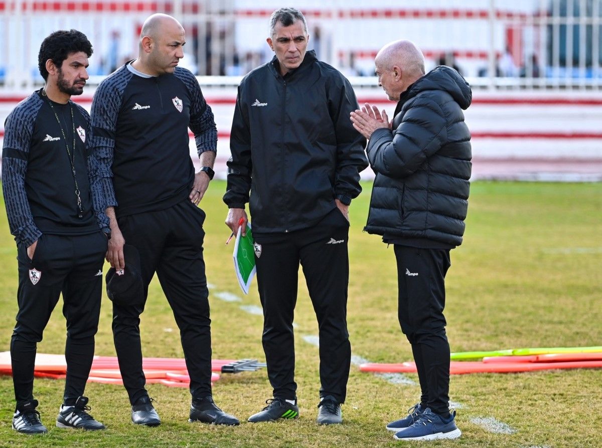 أسامة نبيه مع الجهاز الفني للزمالك