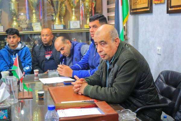 إدارة شباب رفح مع اللاعبين