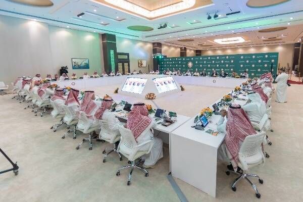 من الاجتماع
