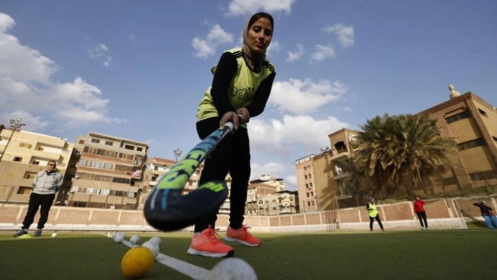 من تدريبات فريق الهوكي للسيدات بنادي الشرقية