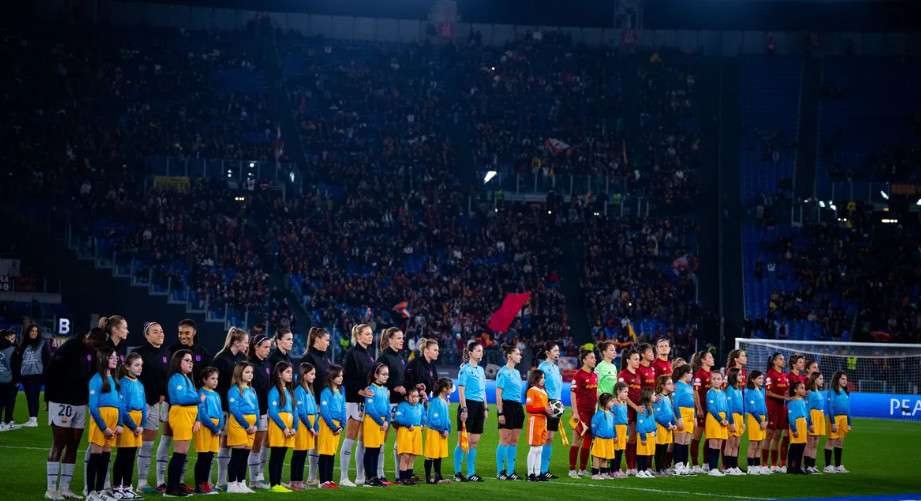 من مباراة روما وبرشلونة