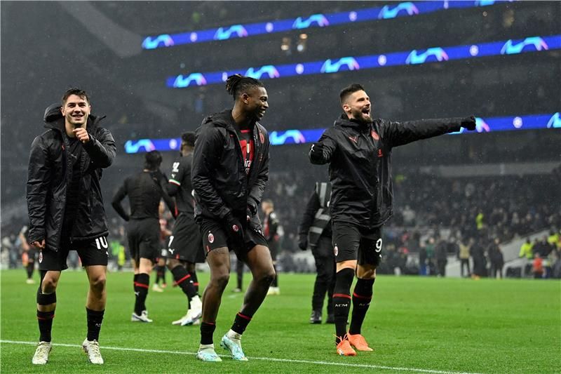 لاعبو ميلان