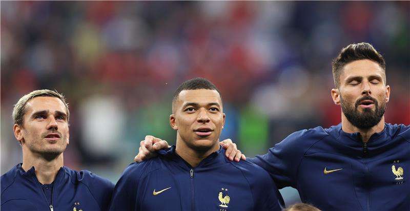 مبابي وجريزمان وجيرو