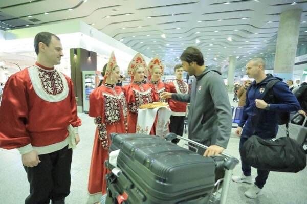 من الاستقبال