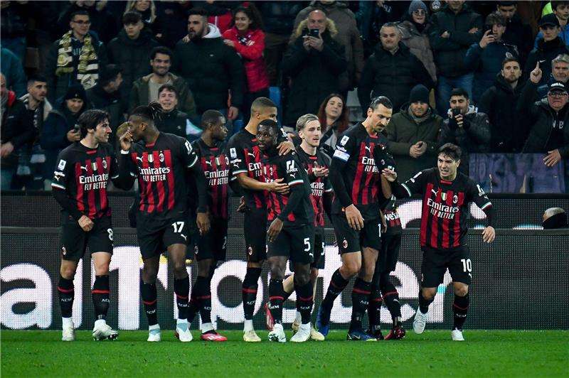 لاعبو ميلان