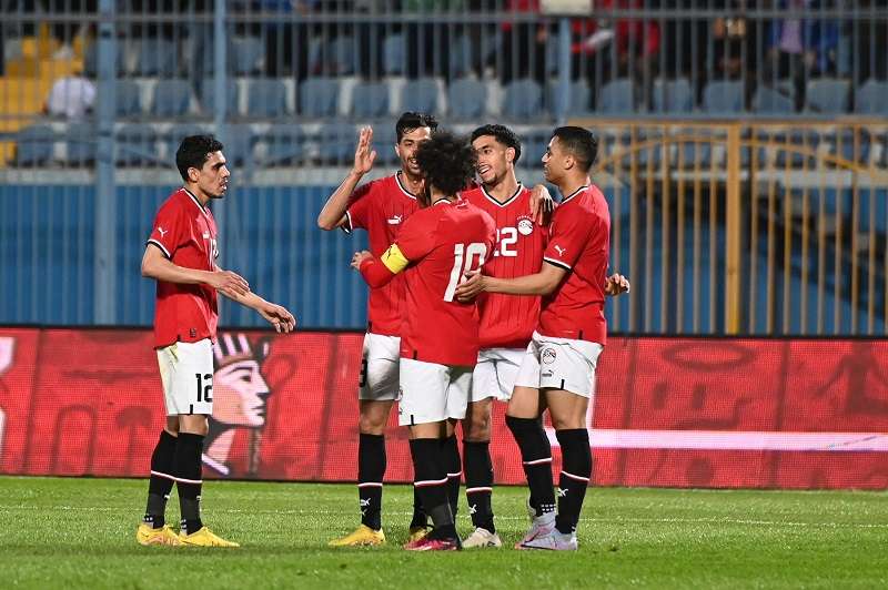 مرموش مع لاعبي المنتخب