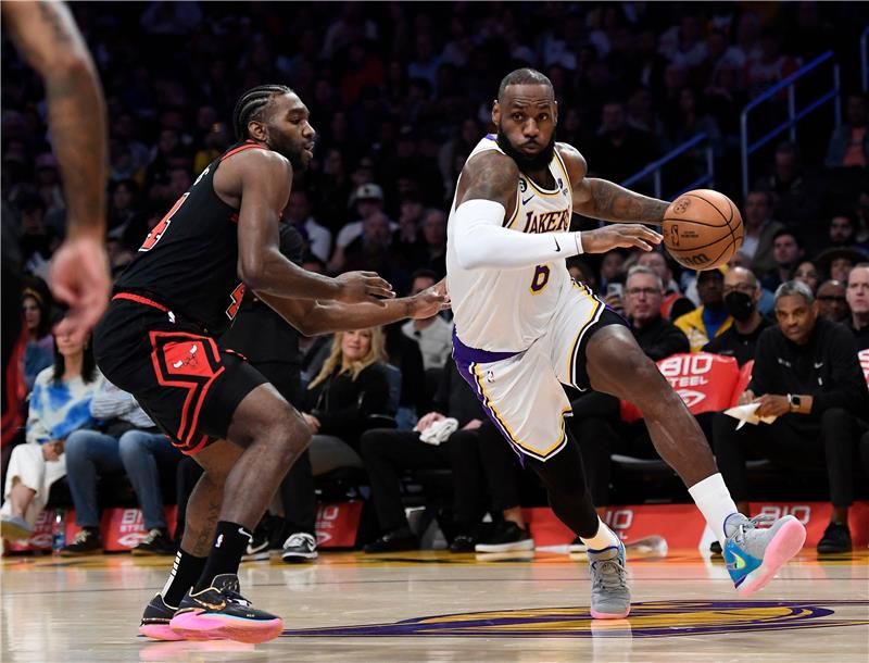 ليبرون جيمس