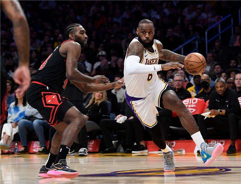 ليبرون جيمس