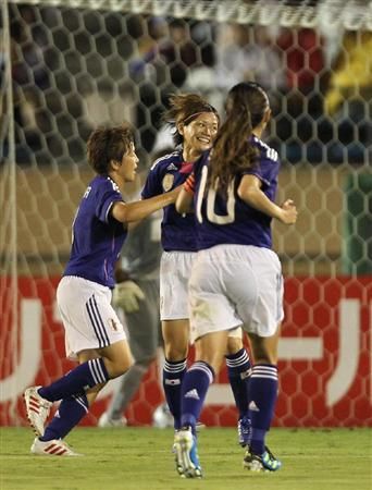 فرحة لاعبات اليابان بعد إحرازهم الهدف الثاني بالمباراة الودية