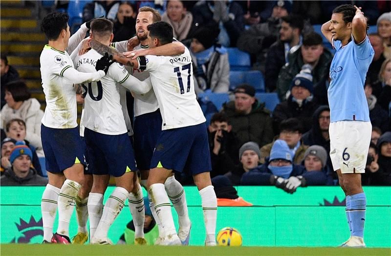 لاعبو توتنهام