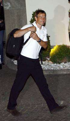 كلينسمان يبتسم في مقر اقامة المنتخب الألماني اليوم