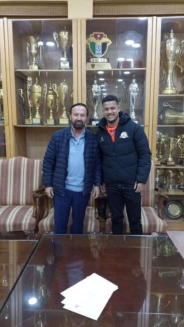 خير ودوجلاس بعد تجديد العقد