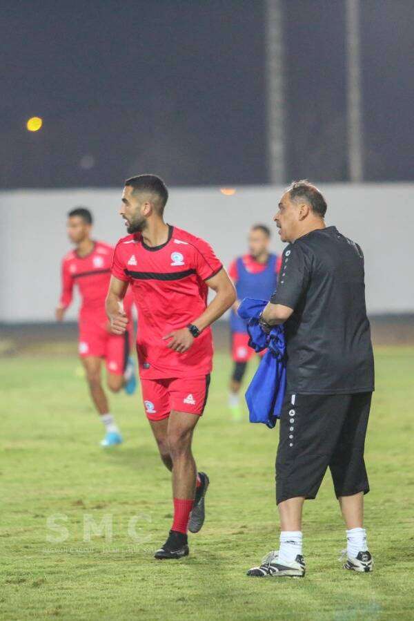 رائد عساف (جهة اليمين)