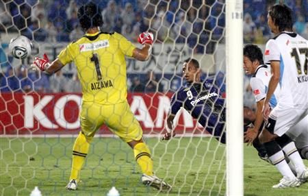 البرازيلي رافينا يحرز الهدف الثالث بمرمى فريق كواساكي