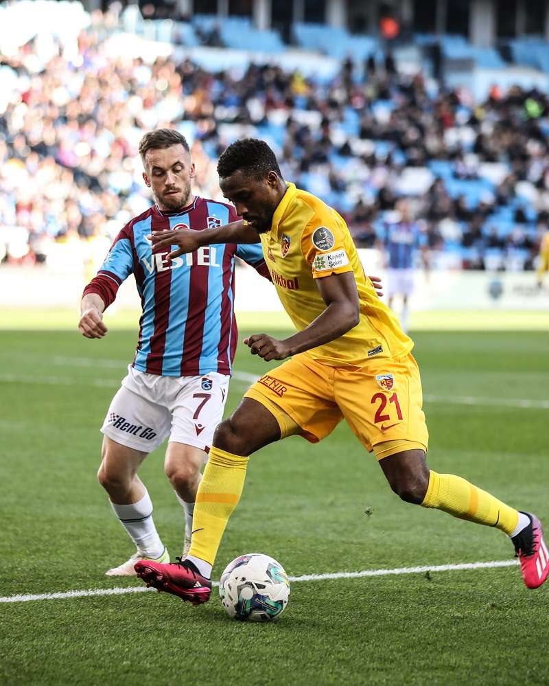 من اللقاء (نقلا عن حساب قيصري سبور على تويتر)