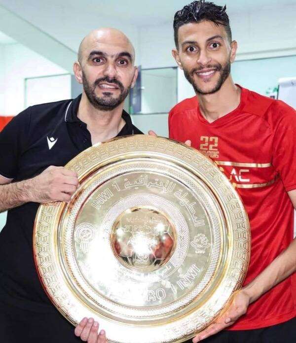 أسرير مع مدرب الوداد السابق وليد الركراكي